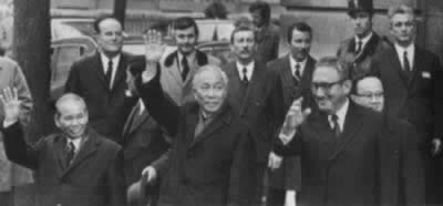 尼克松下令终止轰炸北越（转自：历史上的今天。com）